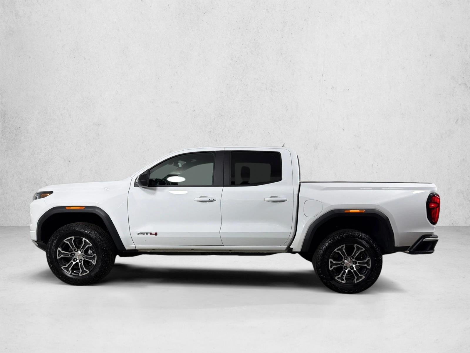 Used 2025 Summit White GMC 4WD AT4 image 7
