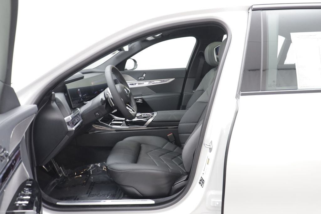 New 2026 Mineral White Metallic BMW 740i xDrive image 6