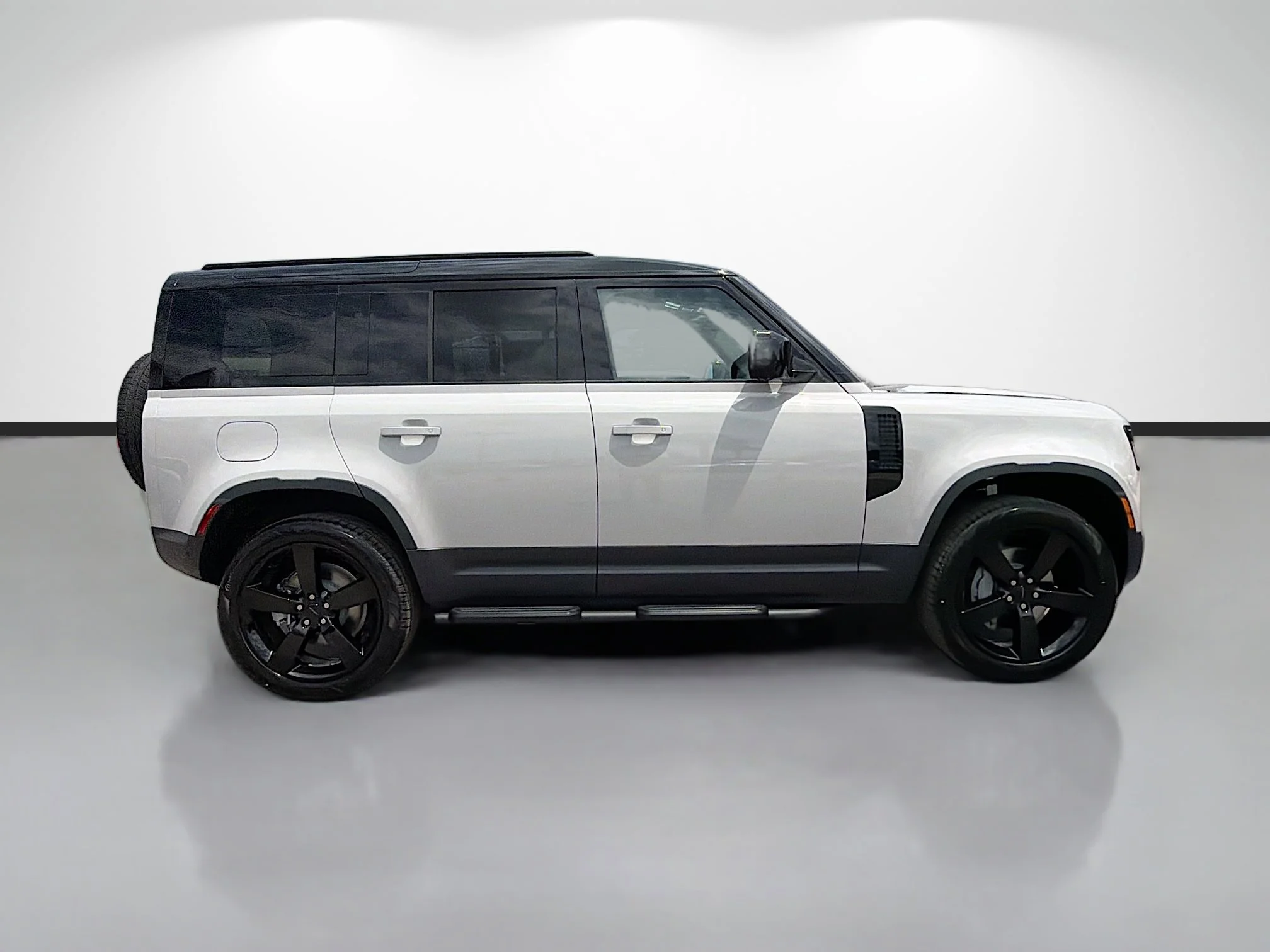New 2026 Borasco Grey Metallic Land Rover S image 6