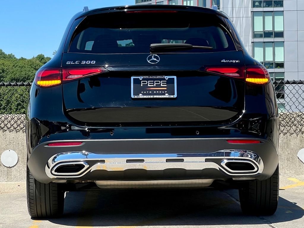 Used 2024  Mercedes-Benz GLC 300 image 5