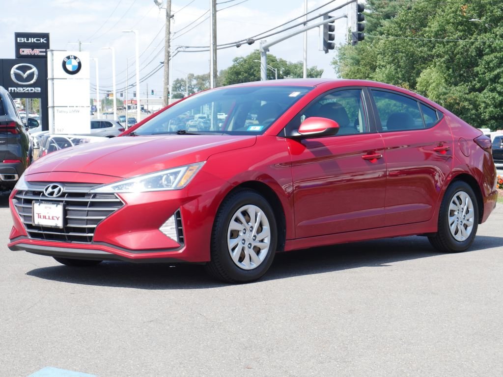 Used 2019 Red Hyundai SE image 3
