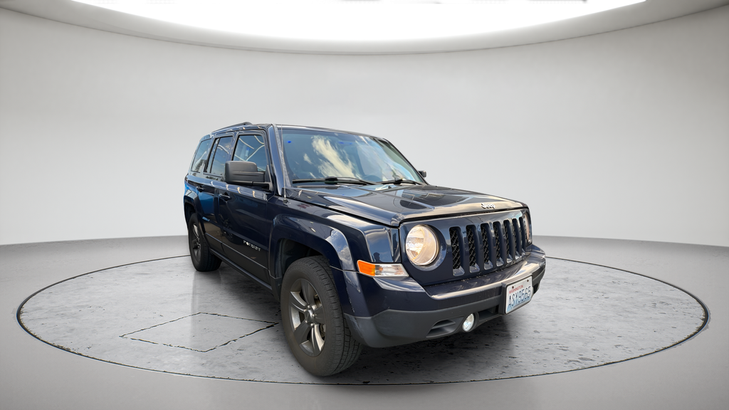 Used 2015 Blue Jeep Latitude image 3