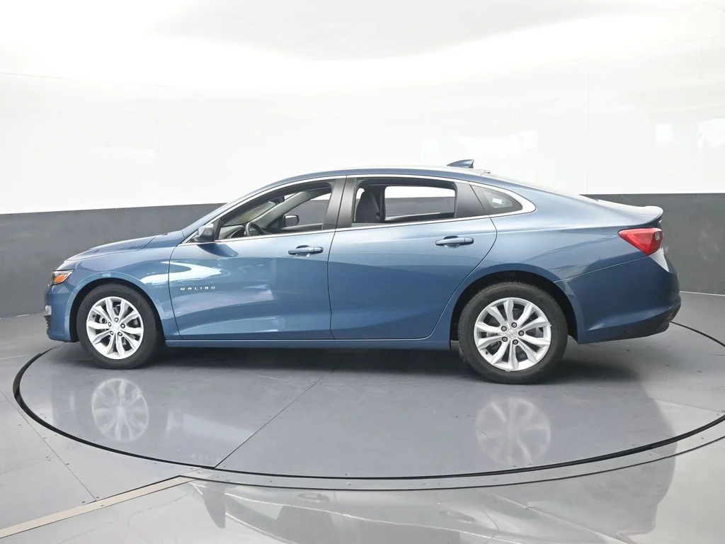 Used 2025 Lakeshore Blue Metallic Chevrolet LT image 2