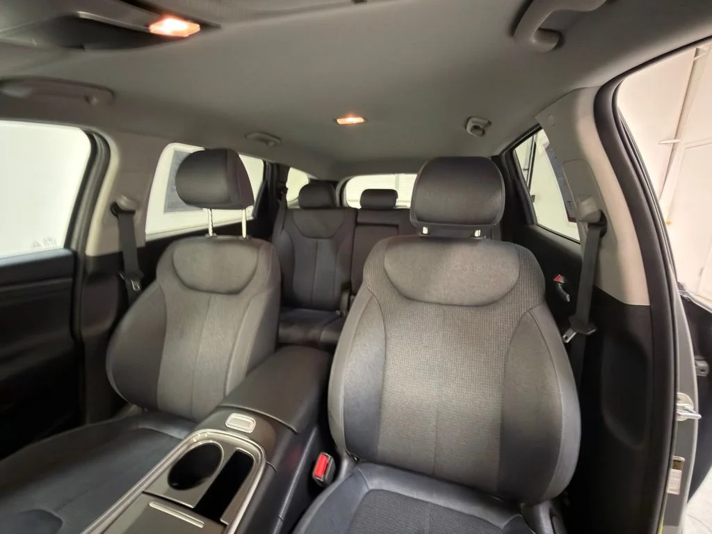 Certified Used 2022 Gray Hyundai SE image 16
