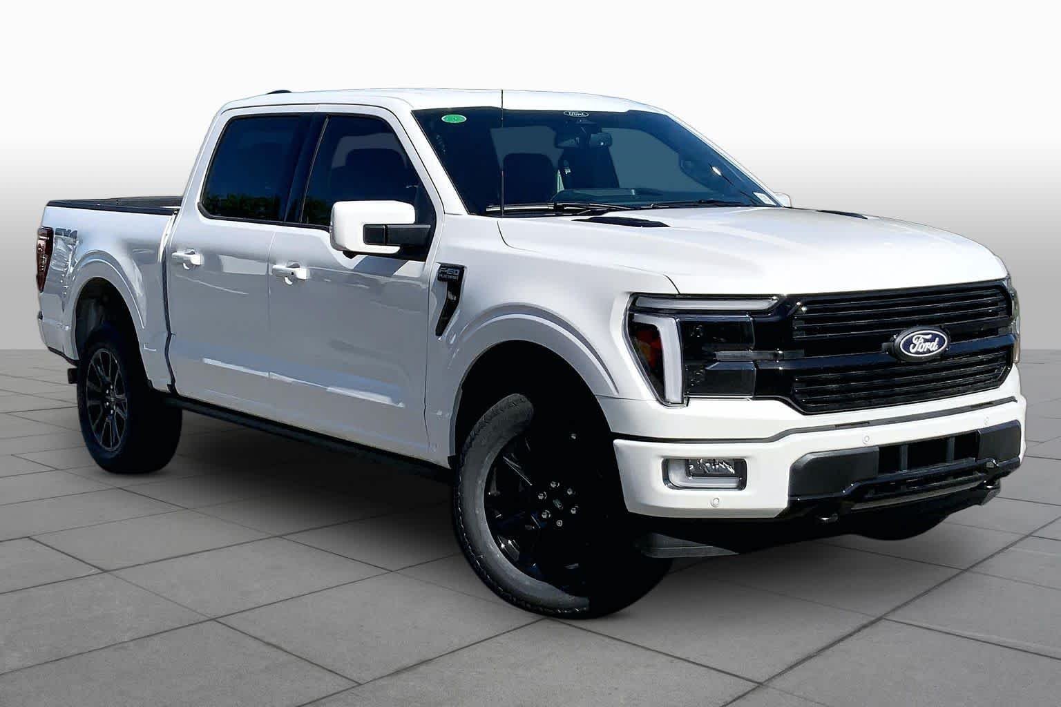 New 2026 Star White Metallic Tri-Coat Ford Platinum® image 2