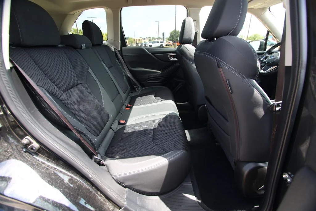 Used 2021  Subaru Premium image 9