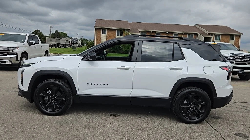 New 2027 Summit White Chevrolet LT image 5