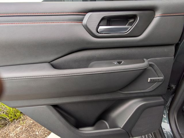 New 2026 Alpine Metallic / Super Black Two-tone Nissan PRO-4X® image 24