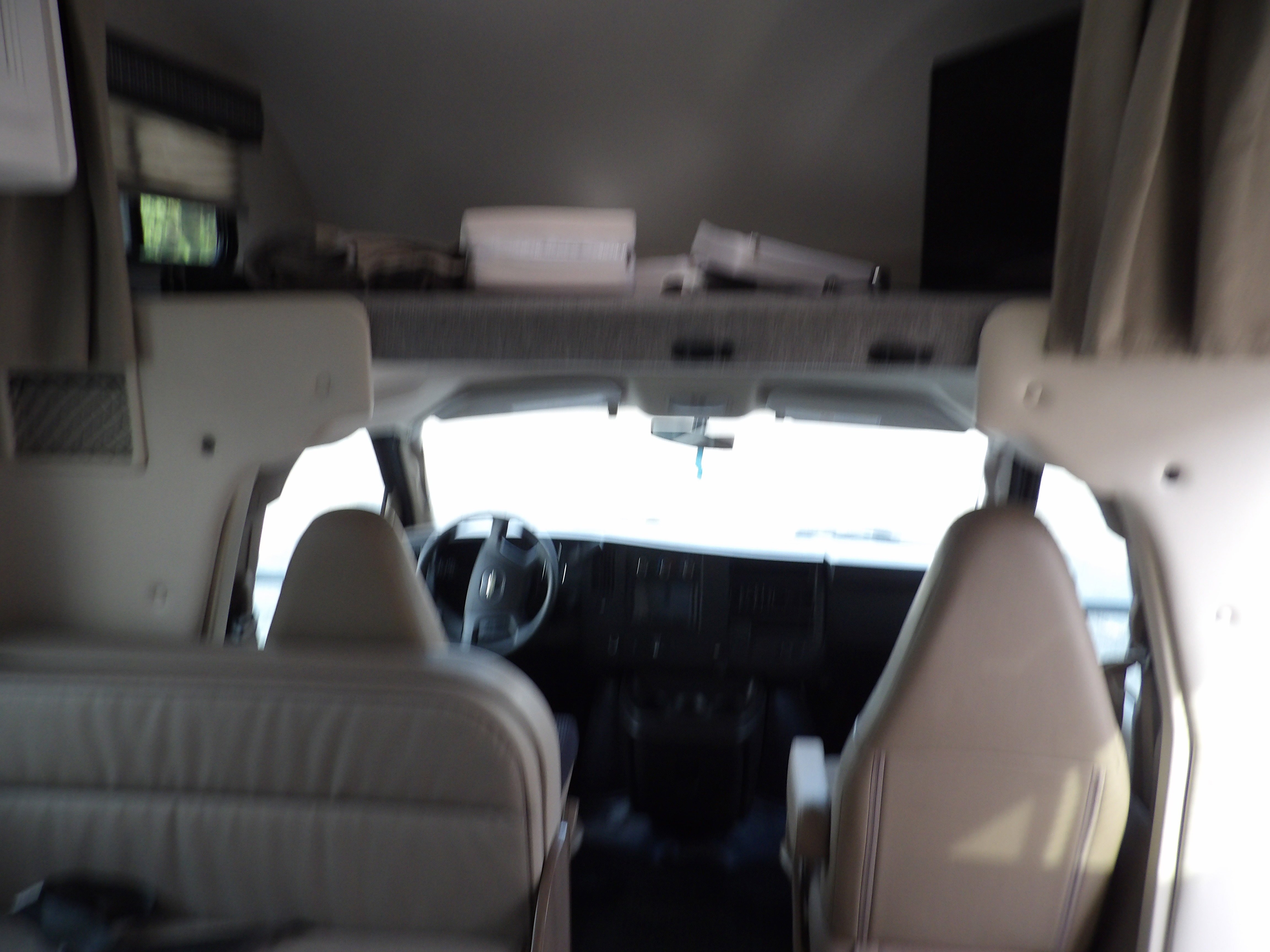 Used 2024 Summit White Thor M22B image 17