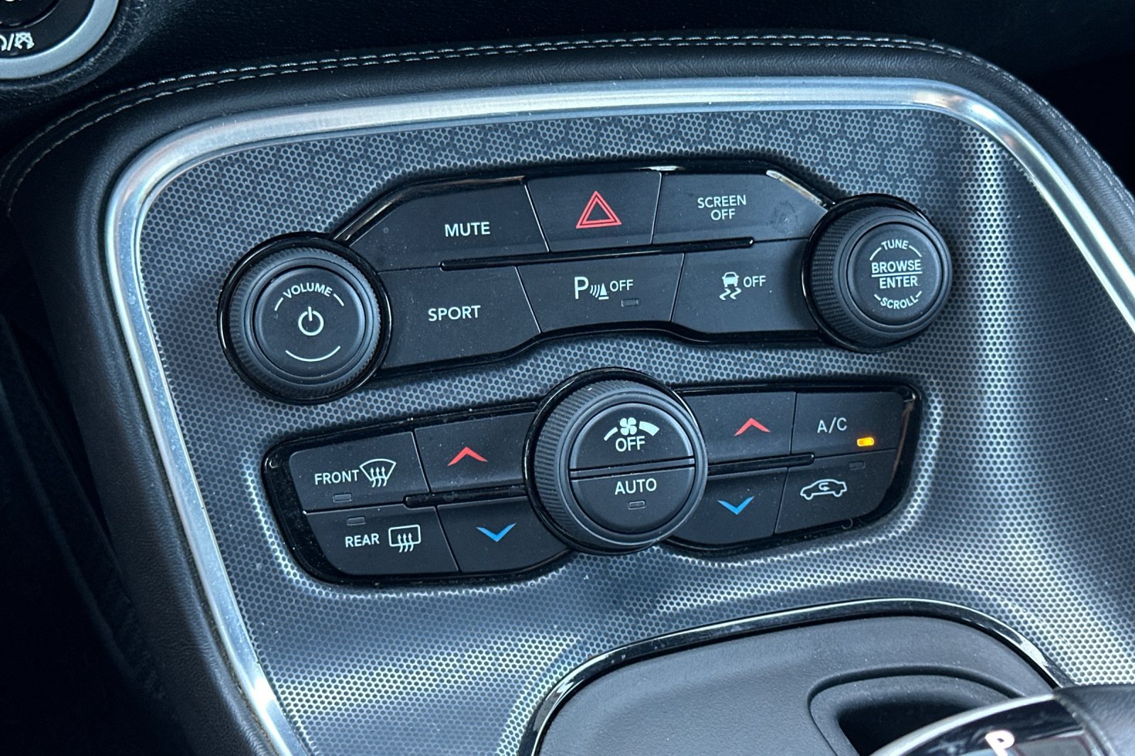 Used 2018 Destroyer Gray Clearcoat Dodge SXT Plus image 19