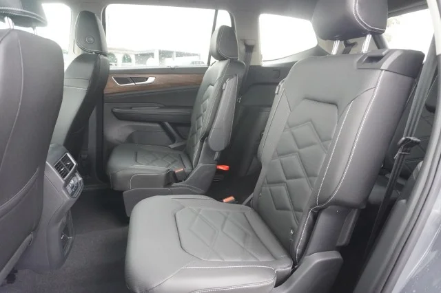 New 2026 Pure Gray Volkswagen 2.0T SE w/Technology image 22