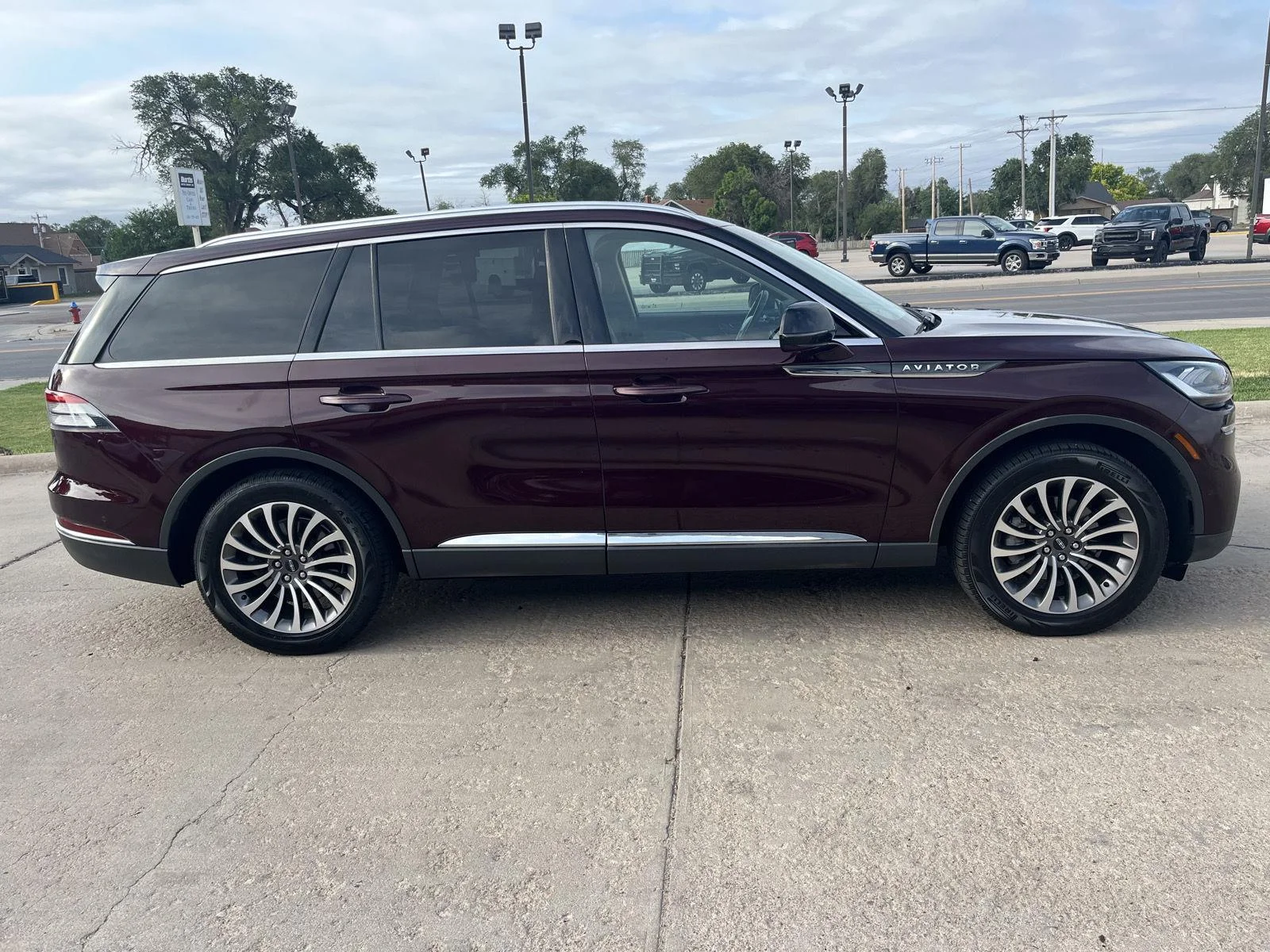 Used 2020 Red Lincoln Reserve image 5