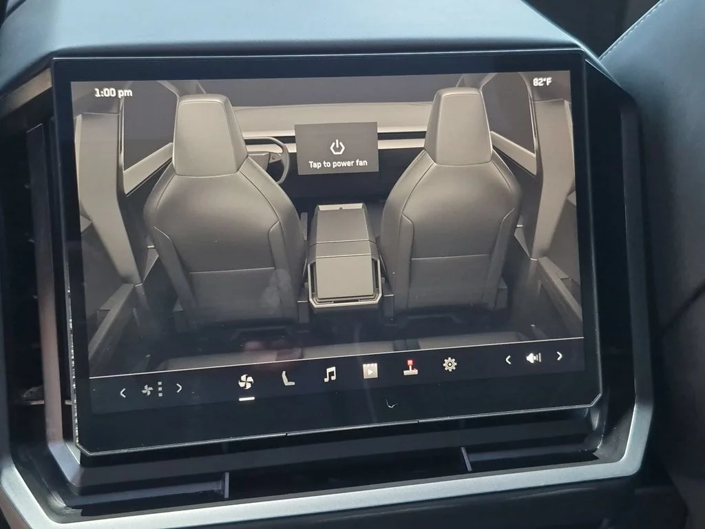 Used 2025  Tesla Long Range image 26