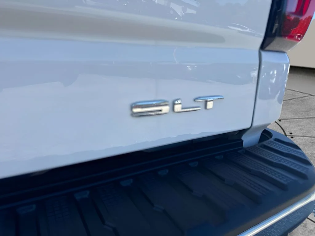 Used 2024 White GMC SLT image 27