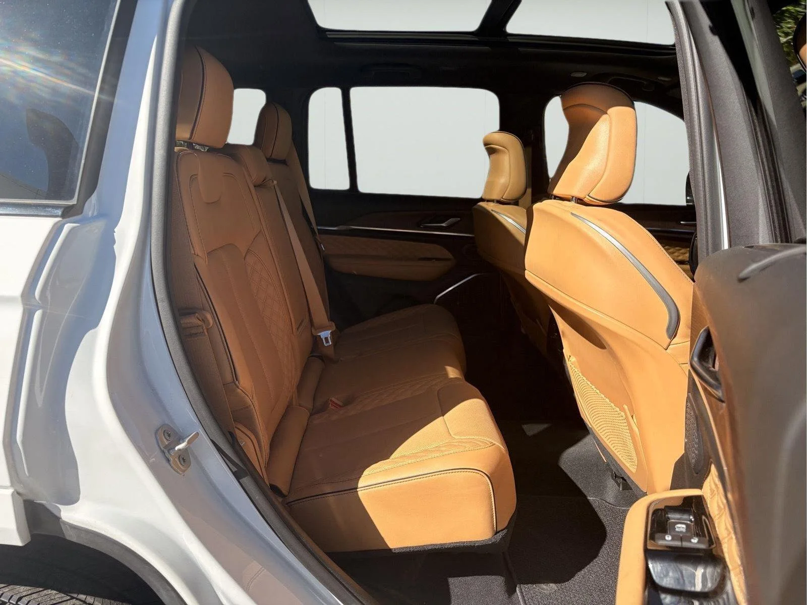 Used 2024 Bright White Clearcoat Jeep Summit image 11