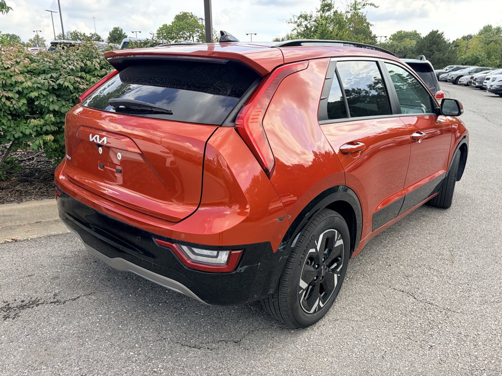Used 2023 Fire Orange Kia Wave image 4