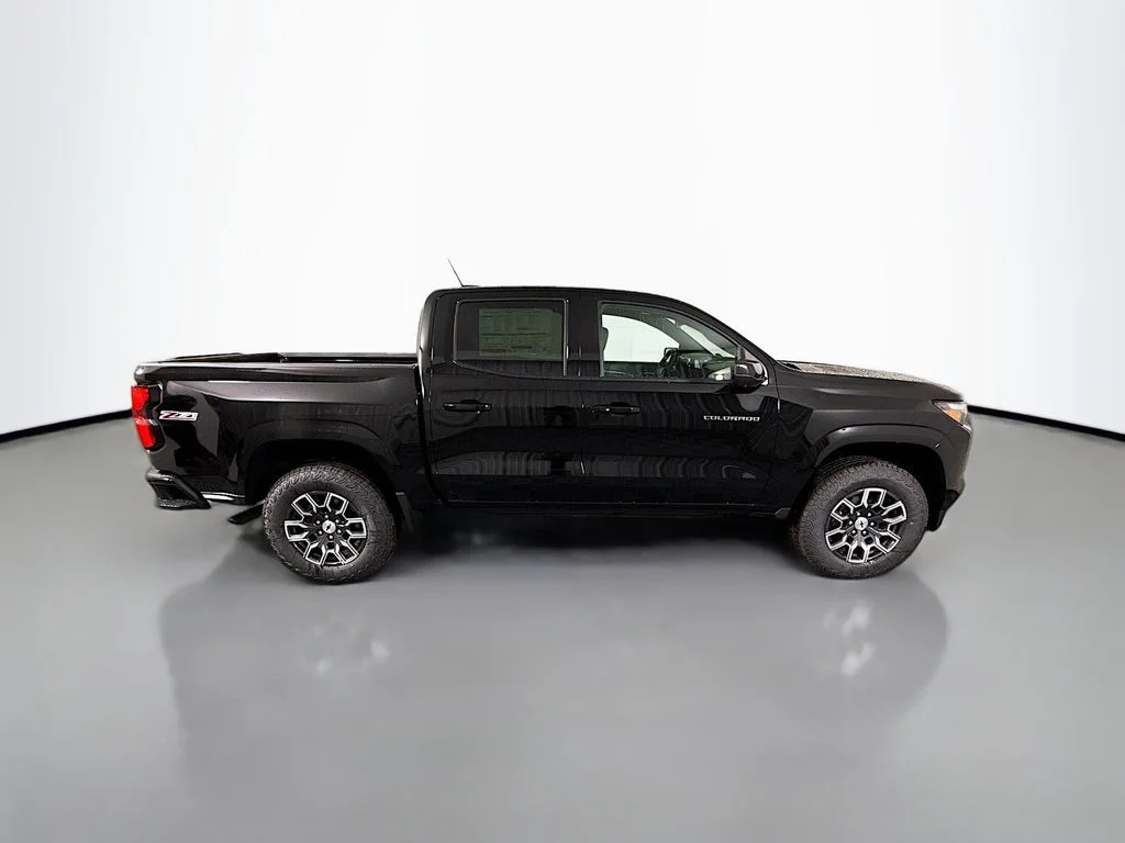 2026 Chevrolet Colorado Z71 - Photo 8