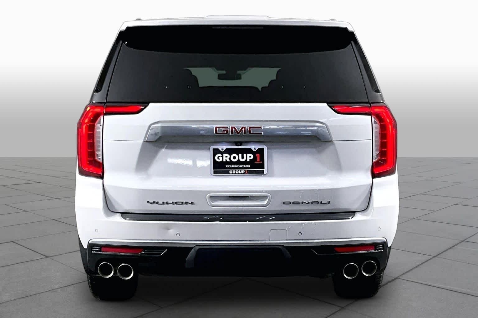 Used 2022 White Frost Tricoat GMC Denali image 5