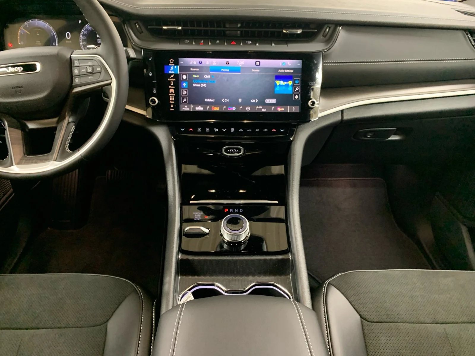 New 2026 Diamond Black Crystal Pearl Jeep Altitude image 15