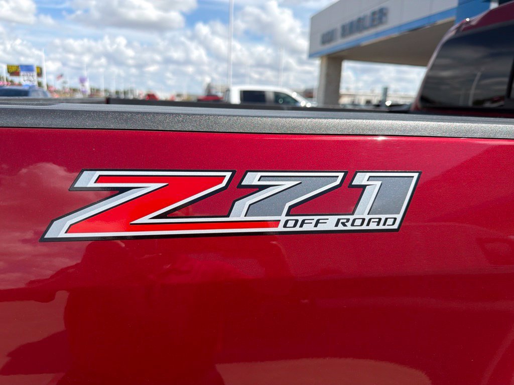 Used 2019 Red Chevrolet Z71 image 3