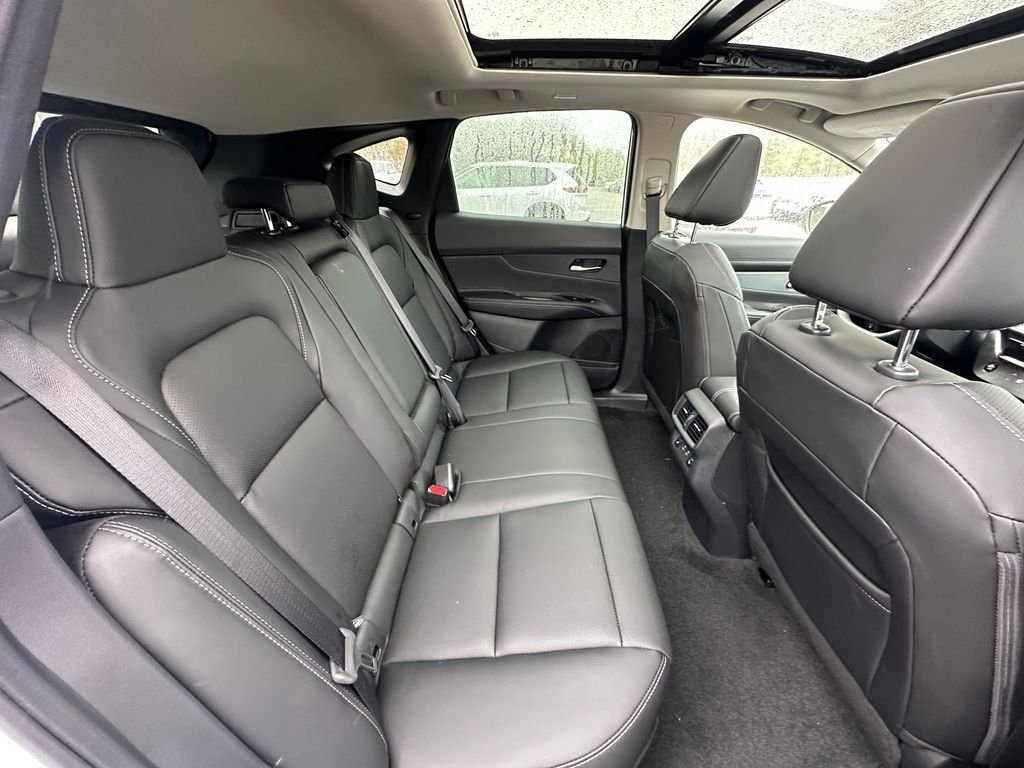 New 2026 Everest White Pearl TriCoat Nissan SL image 21