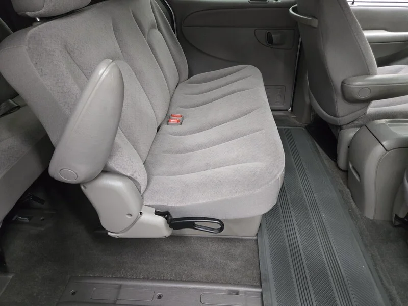Used 2003 Silver Chrysler LX image 12
