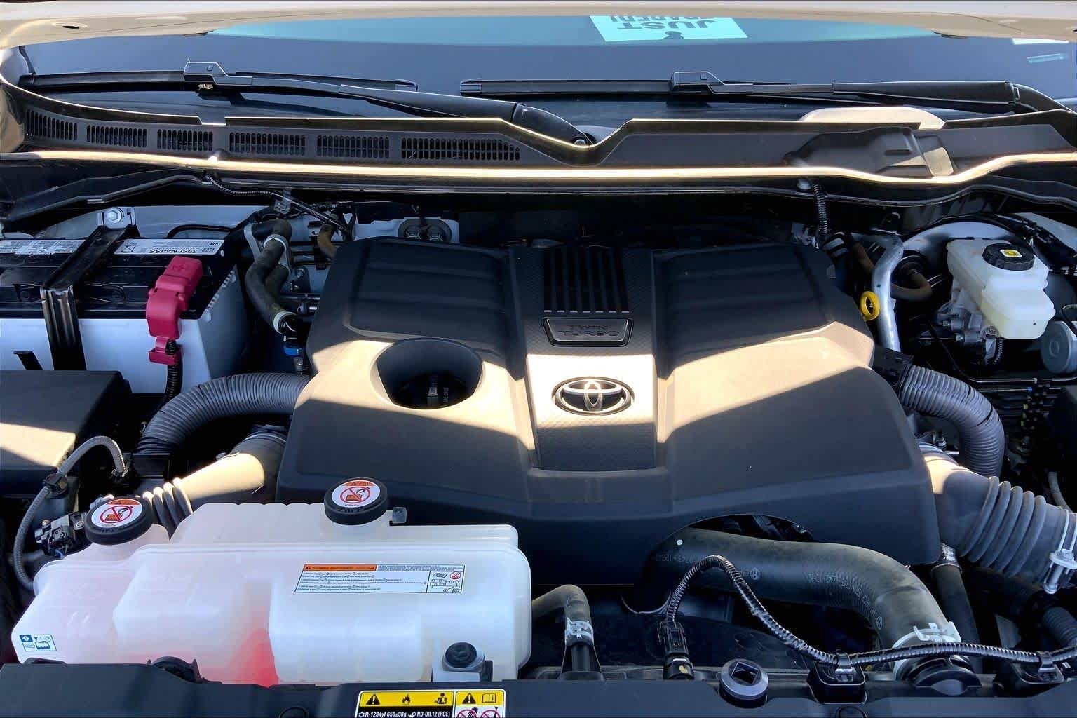 Used 2023 Ice Cap Toyota SR5 image 31