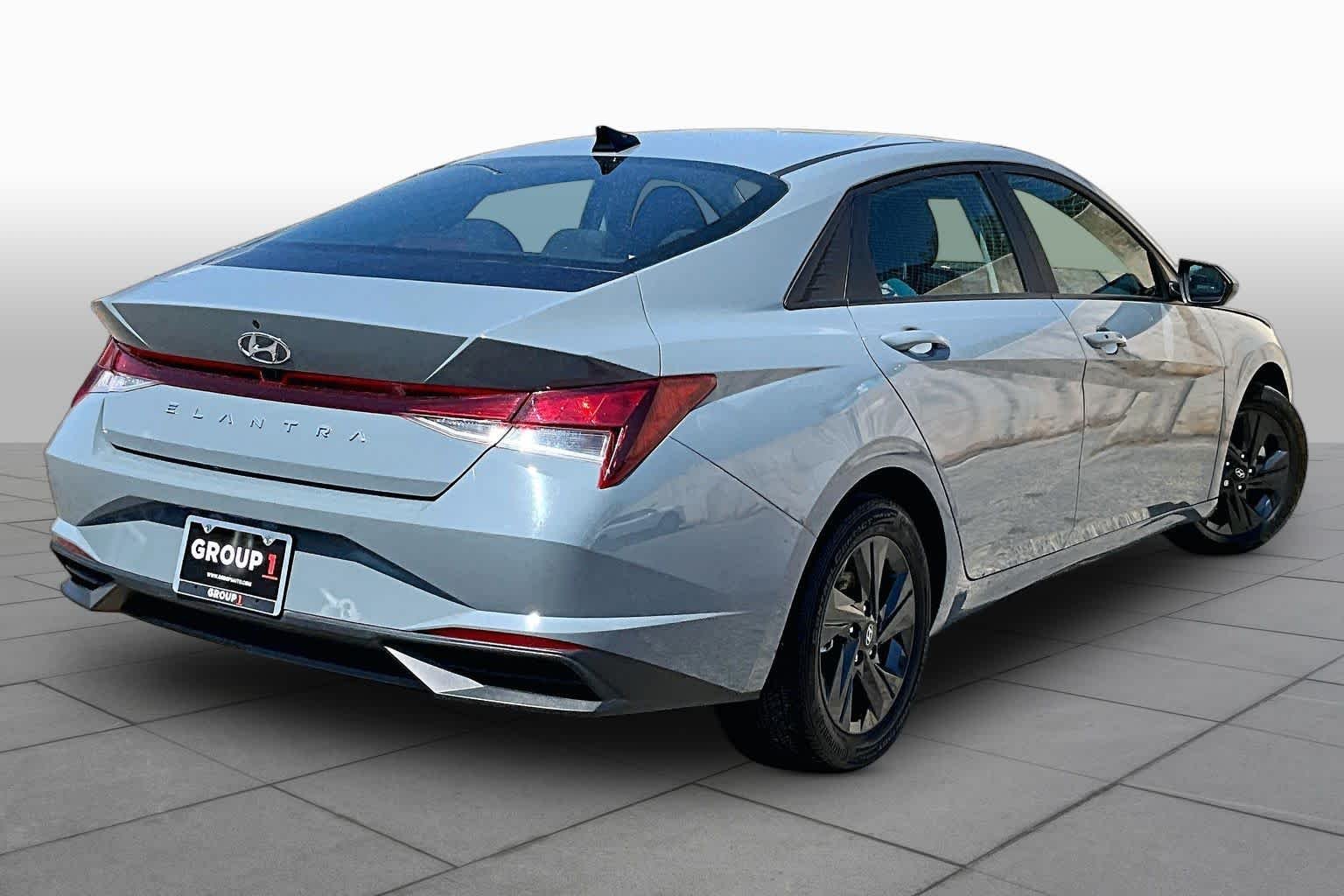Used 2023 Electric Shadow Hyundai SEL image 13