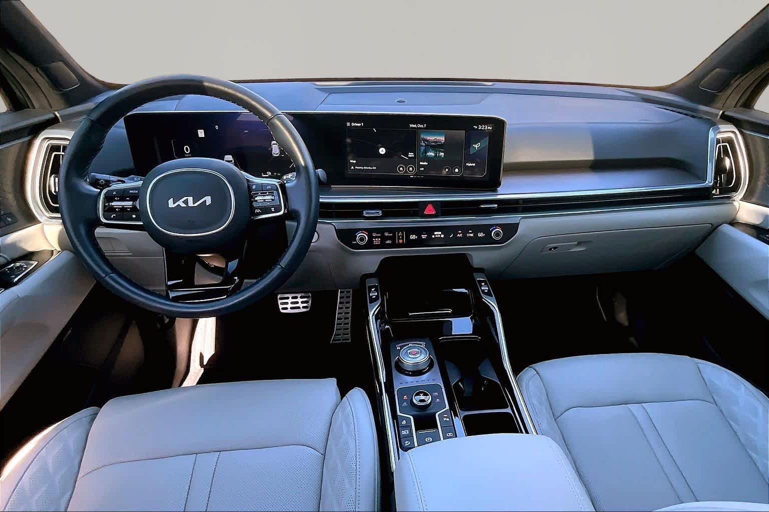 Used 2025 Cityscape Green Kia SX Prestige image 16
