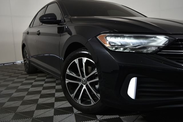 Used 2023  Volkswagen 1.5T Sport image 3