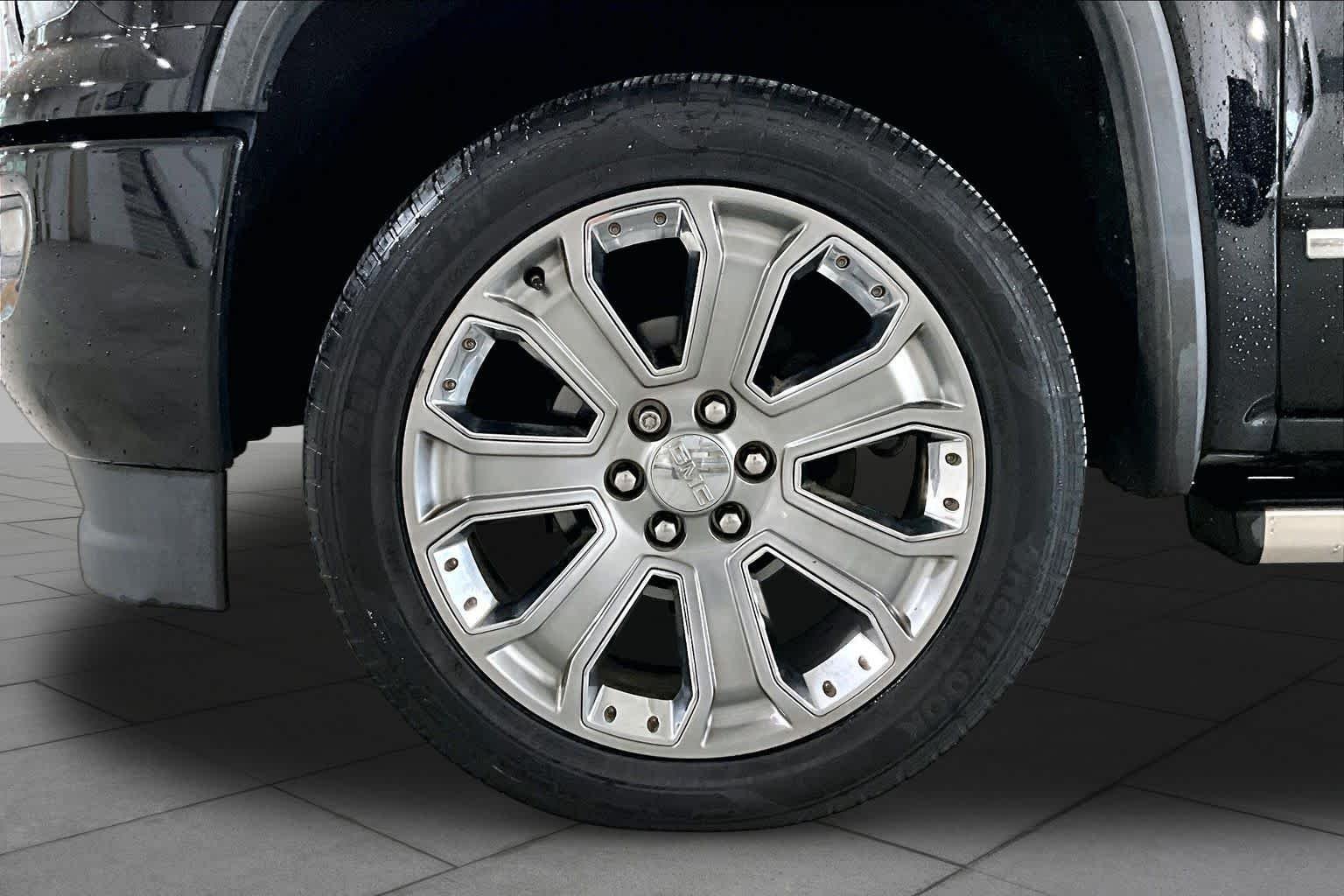Used 2017 Onyx Black GMC Denali image 11