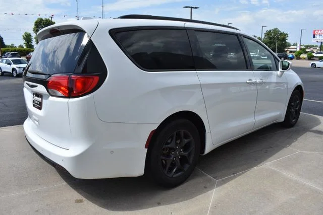 Used 2019 White Chrysler Touring L image 5