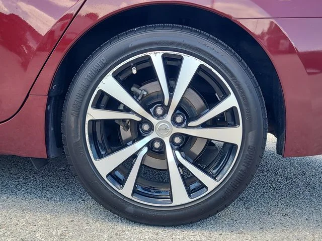 Used 2017 Red Nissan 3.5 SV image 8