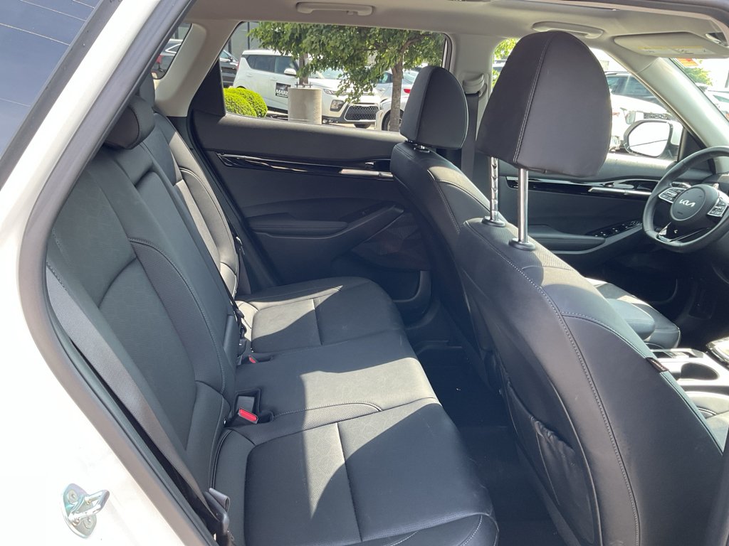 Certified Used 2025 Snow White Pearl Kia SX image 13