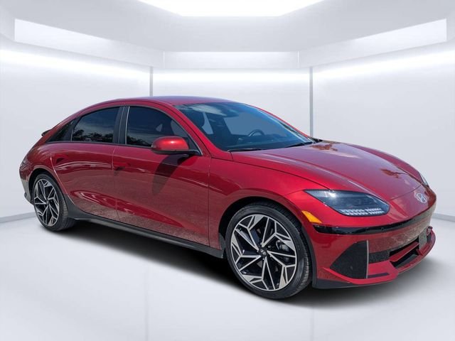Used 2024 Red Hyundai SEL image 1