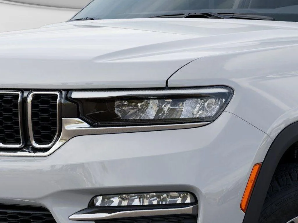 New 2025 Bright White Clear-Coat Exterior Paint Jeep Limited image 10
