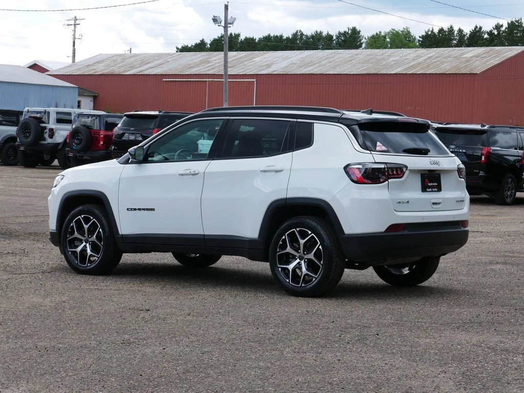 Used 2025 White Jeep Limited image 4
