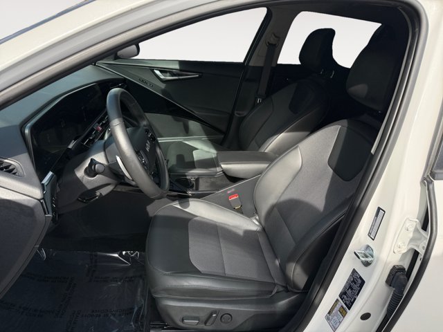 Used 2025 Snow White Pearl Kia EX image 10