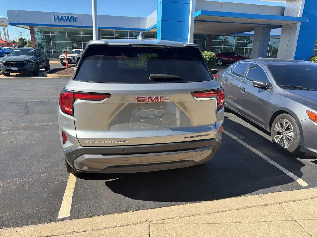 Used 2026 Silver GMC Elevation image 3
