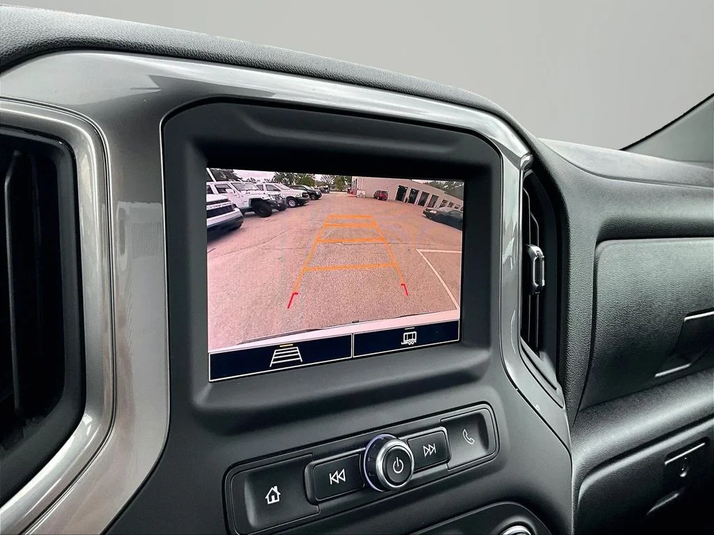 Used 2023 White Chevrolet Custom image 22