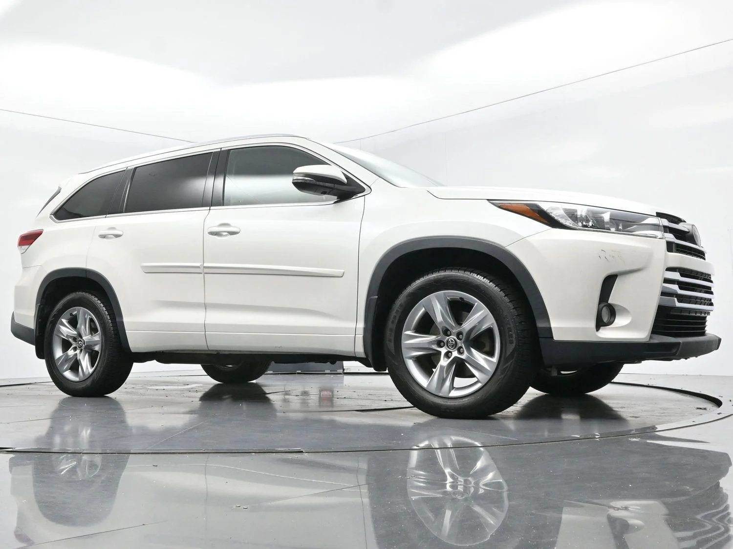 Used 2017 Blizzard Pearl Toyota Limited image 53