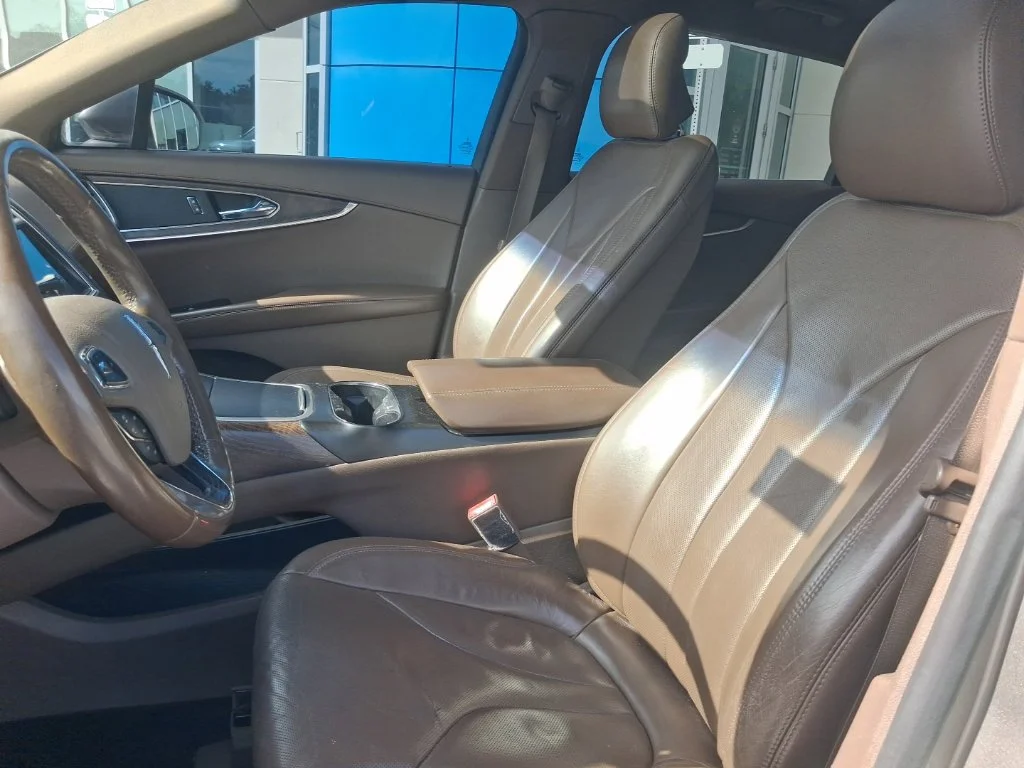 Used 2016  Lincoln Reserve image 21