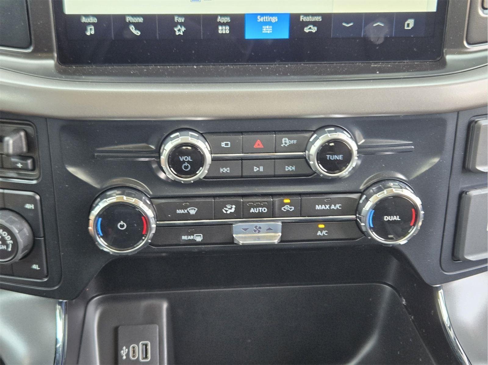 New 2026 Agate Black Metallic Ford XLT image 13