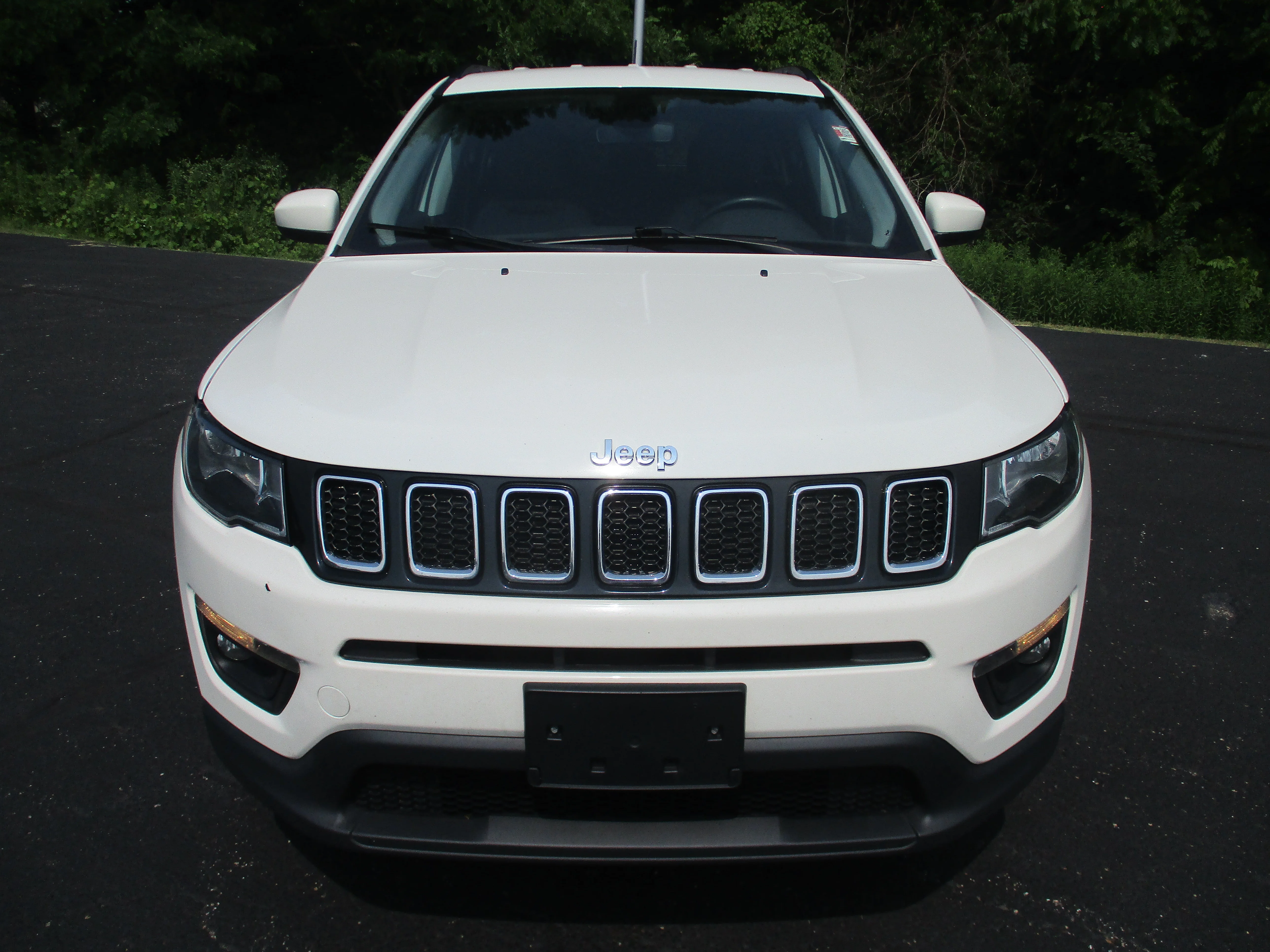 Used 2020 White Clearcoat Jeep Latitude image 6