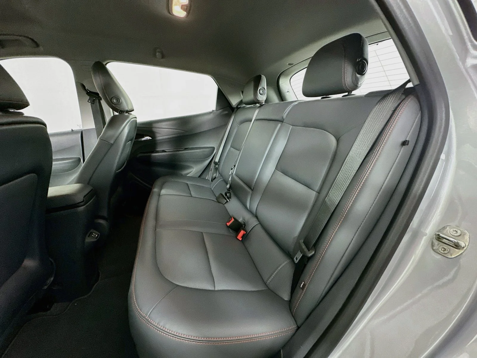 Used 2019 Silver Ice Metallic Chevrolet Premier image 25