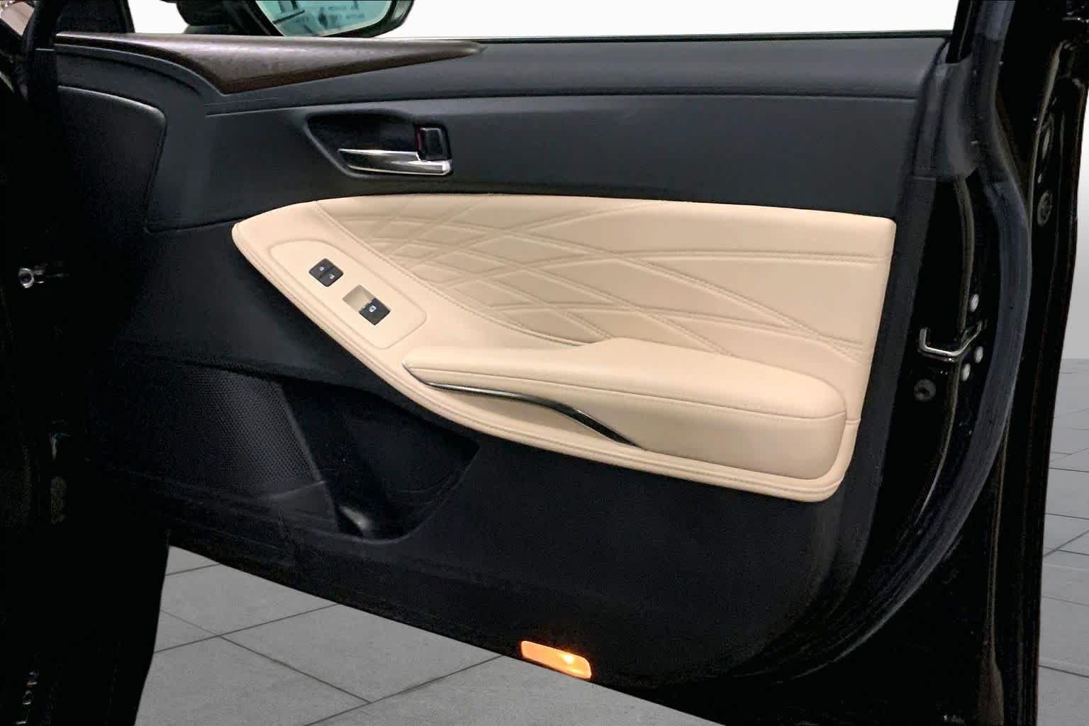 Used 2019 Opulent Amber Toyota Limited image 23