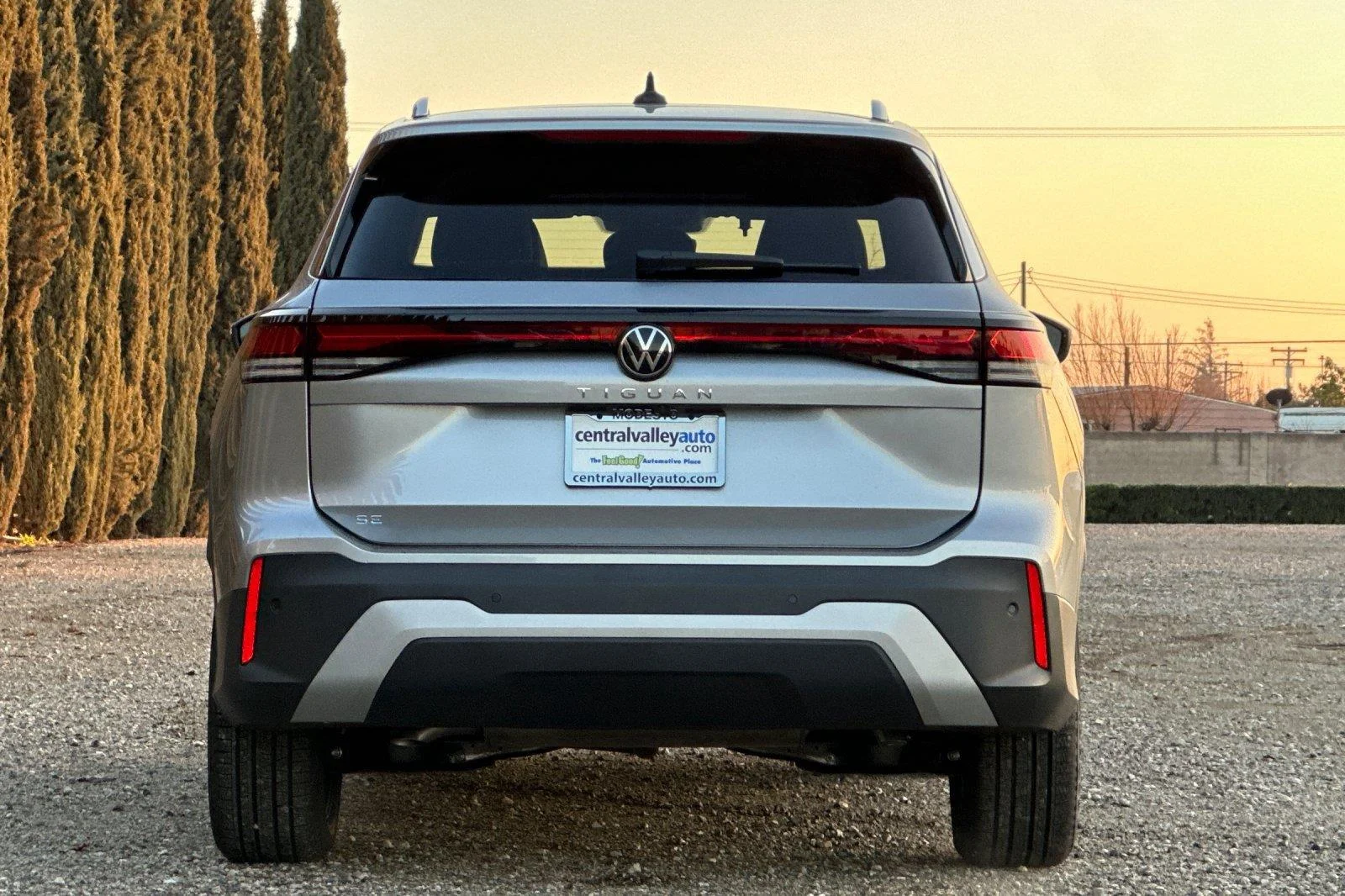 New 2026 Pyrite Silver Metallic Volkswagen SE image 5