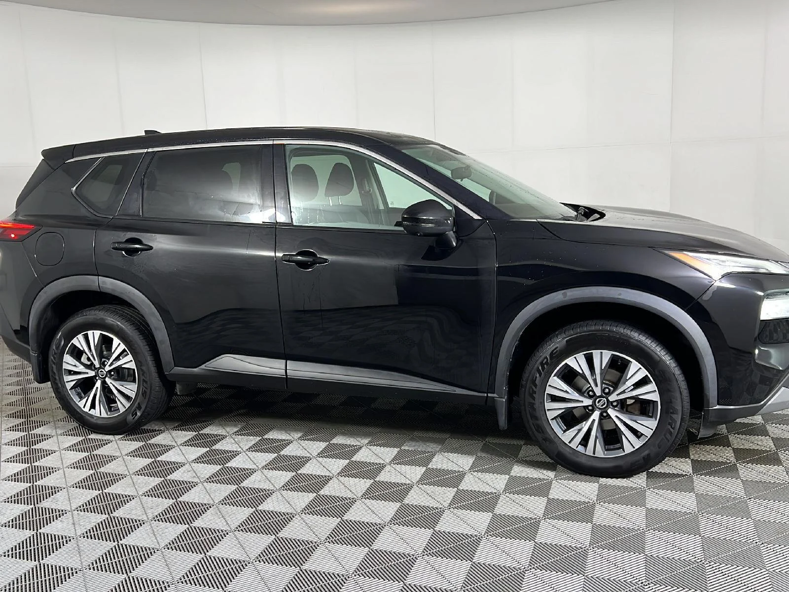 Used 2021 Super Black Nissan SV image 3