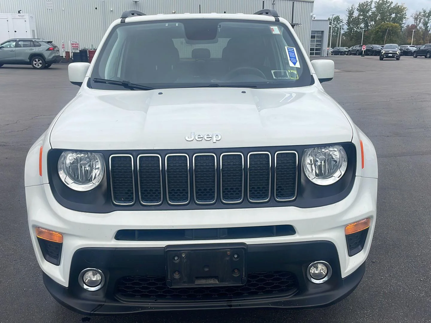 Used 2020 Alpine White Clearcoat Jeep Latitude image 7