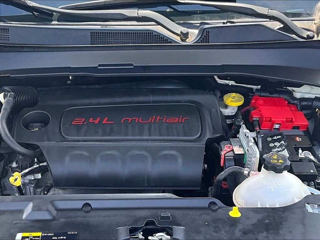 Used 2019 White Jeep Latitude image 29